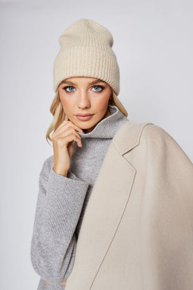 Soft beanie hat in CREAM